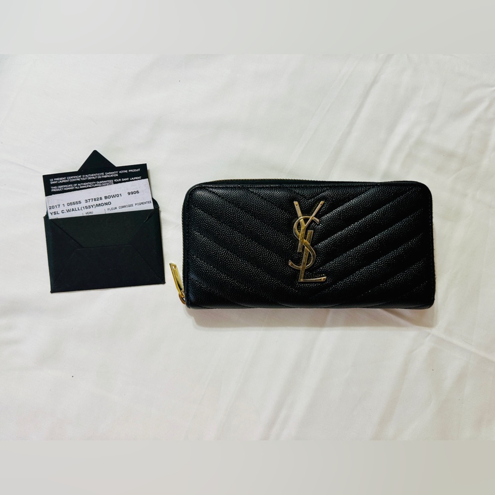 Black wallet ysl in good condition without odors purchased in 2017